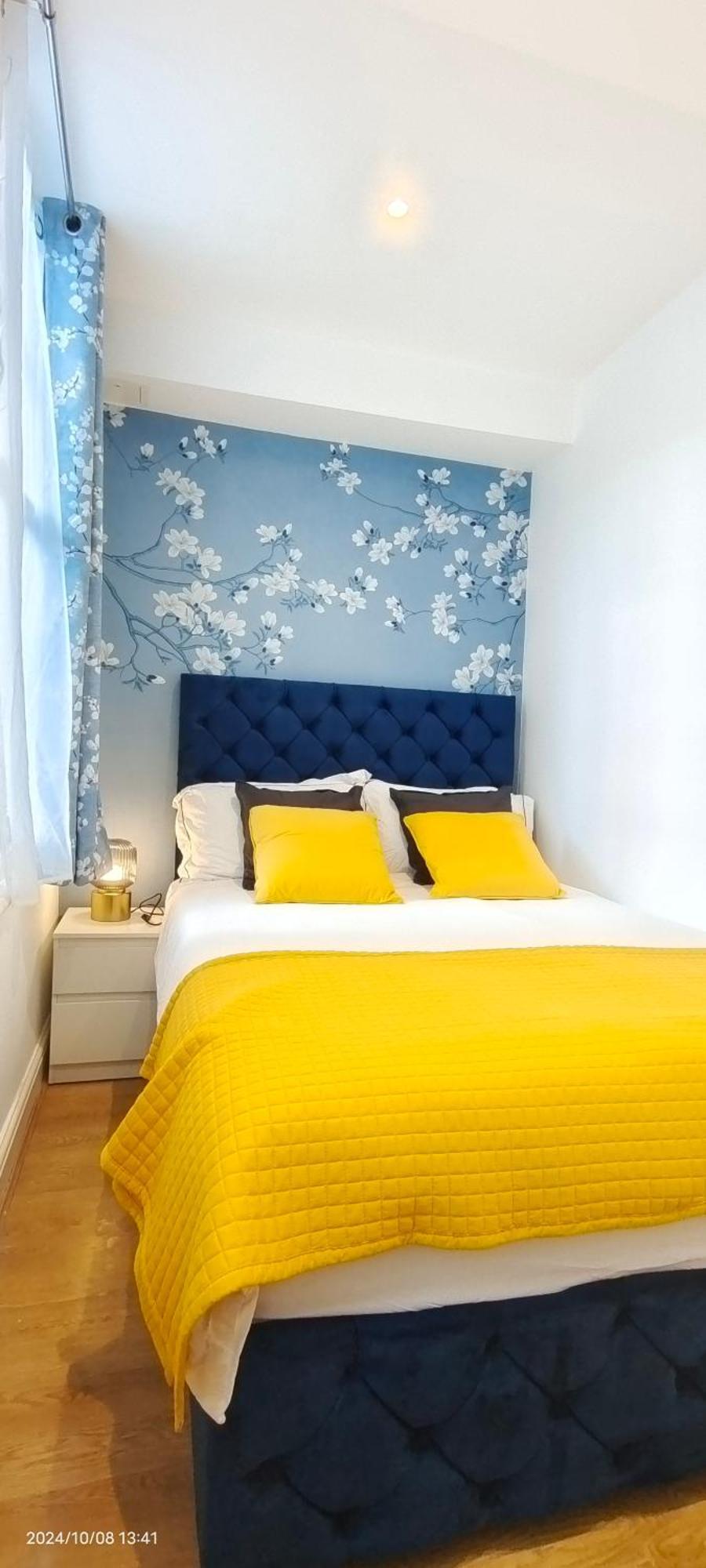 Apartament Blossom With Garden Londra